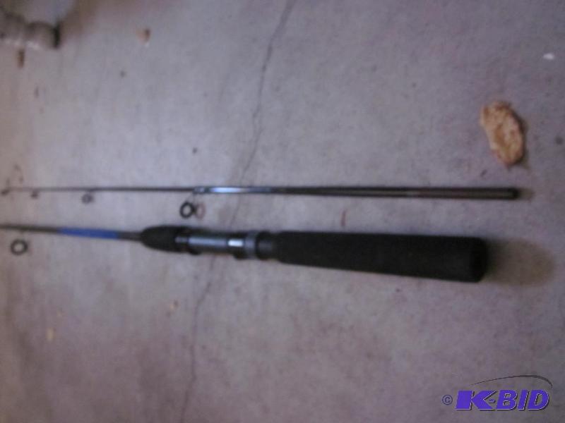 lot 95 image: 5 12 foot light spinning rod, looks new.&nbs...