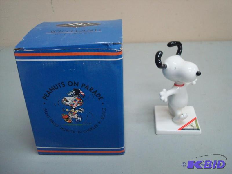 Classic&nbspSnoopy Peanuts On Parade Figurin...