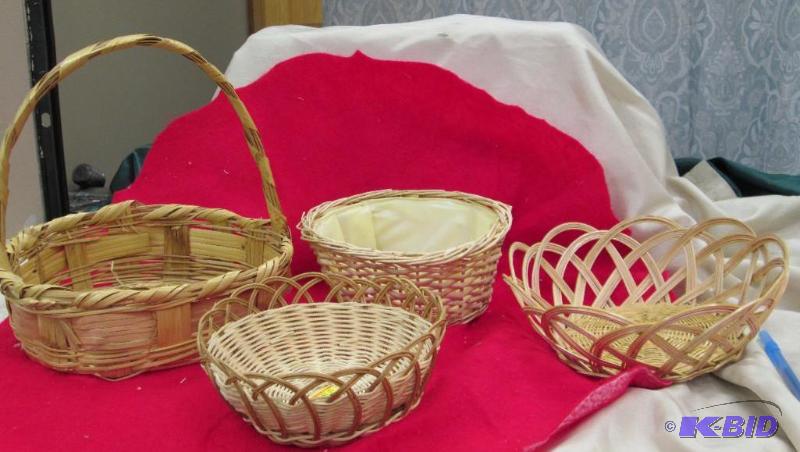 lot 41 image: Qty 4 Wicker basket different shapes, and siz...