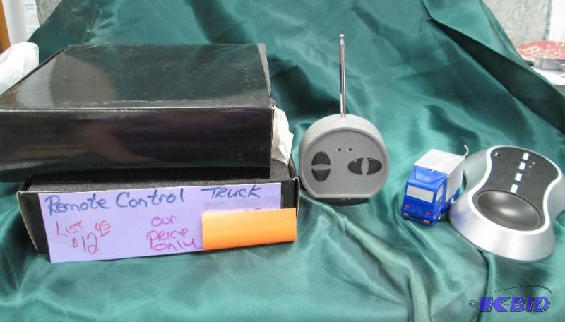 lot 48 image: Qty 2 Remote control truck...