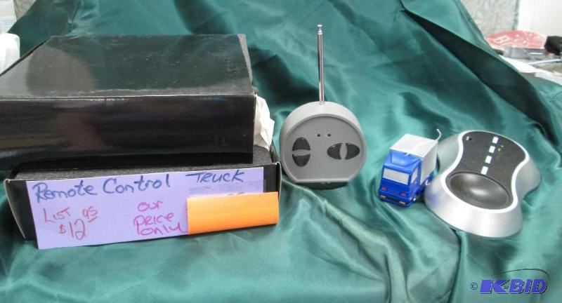 lot 49 image: Qty 2 Remote control truck...