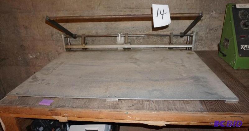 Heavy Duty Metal 3 Hole Punch In Good Conditi...