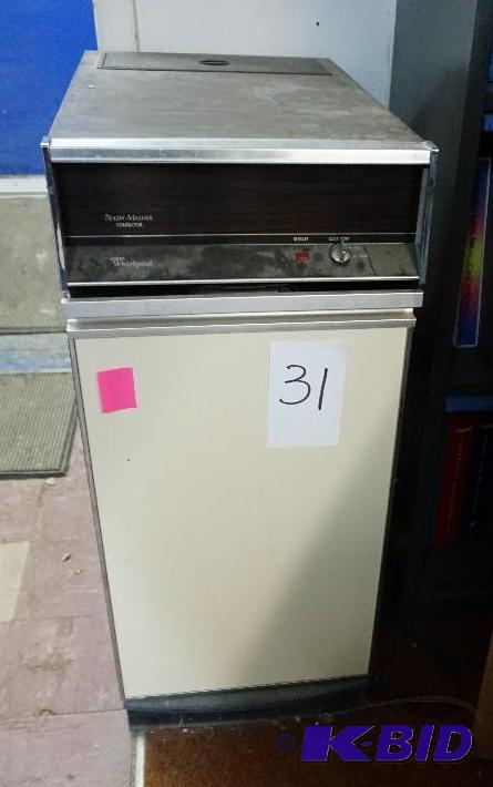 Whirlpool Trash Masher Trash Compacter In Goo...