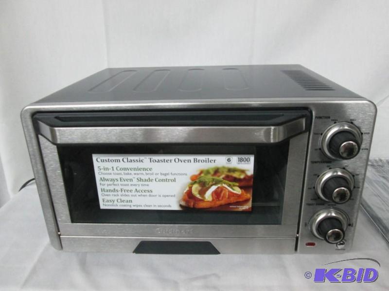 lot 20 image: Cuisinart 4 Slice Toaster Oven w Broiler
