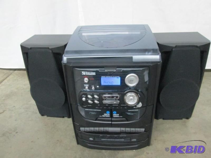 lot 29 image: Encore Technology 3 CD Turntable w Headphones
