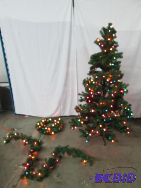 lot 32 image: Alcove 3-pc. Prelit Holiday Decor Set