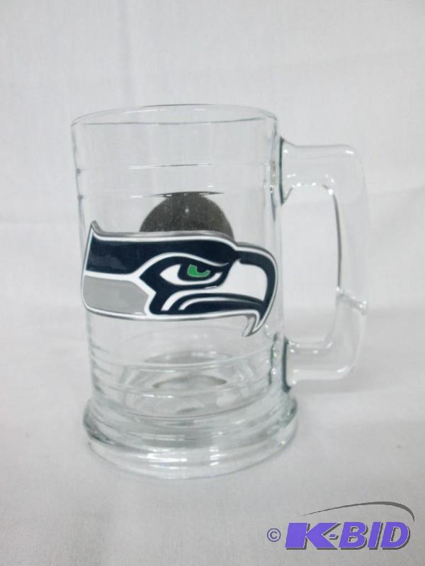 lot 46 image: NFL 14oz. Glass Mug