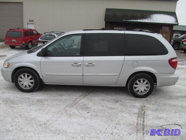 Year 2005 Make Chrysler Model Town &amp C...