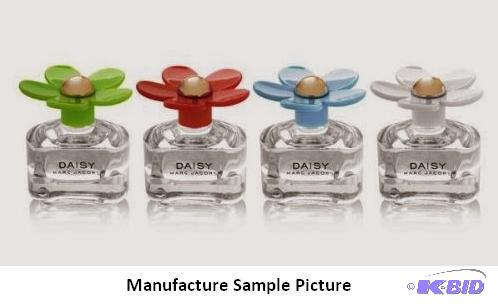 lot 16 image: Daisy Perfume Set - by Marc Jacobs - Each bot...