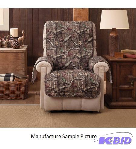 lot 60 image: Mossy Oak Furniture Protector - Camo - Reclin...