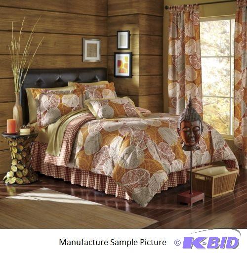 lot 76 image: Golden Beach Comforter Set - King Size - Prin...