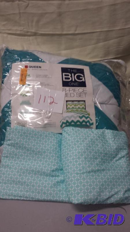 lot 112 image: Queen Set- Includes Comforter Flat and Fitted Sheet only