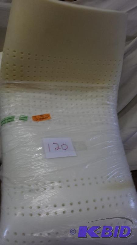 lot 120 image: Home Classics Ventilated 1 12-in. Memory Foam Mattress Topper