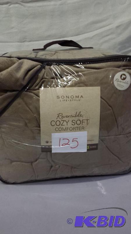 lot 125 image: Reversible Cozy Soft Comforter Sonoma King Size