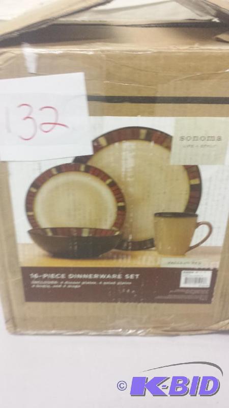lot 132 image: Dinnerware Set