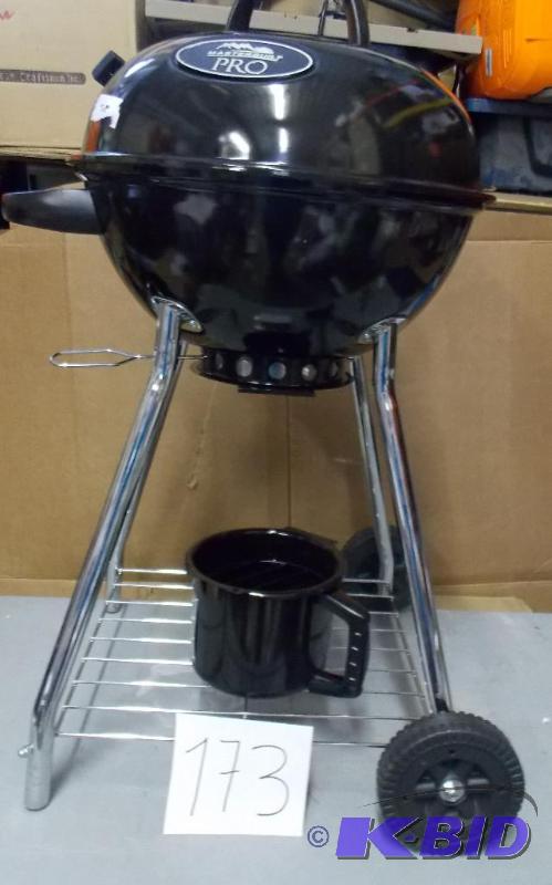 lot 173 image: Masterbuilt Pro Charcoal Grill