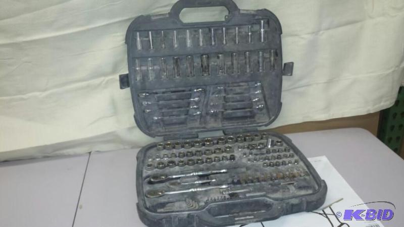 lot 43 image: Husky 134 Mechanic Tool Set