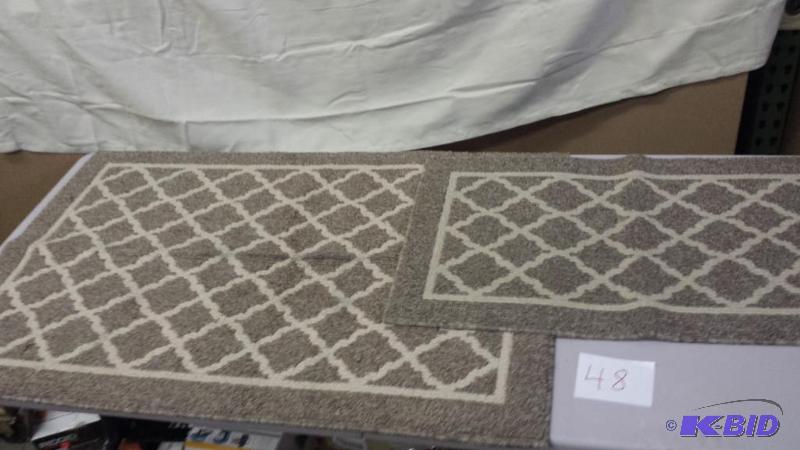 lot 48 image: Set of 2 Rugs