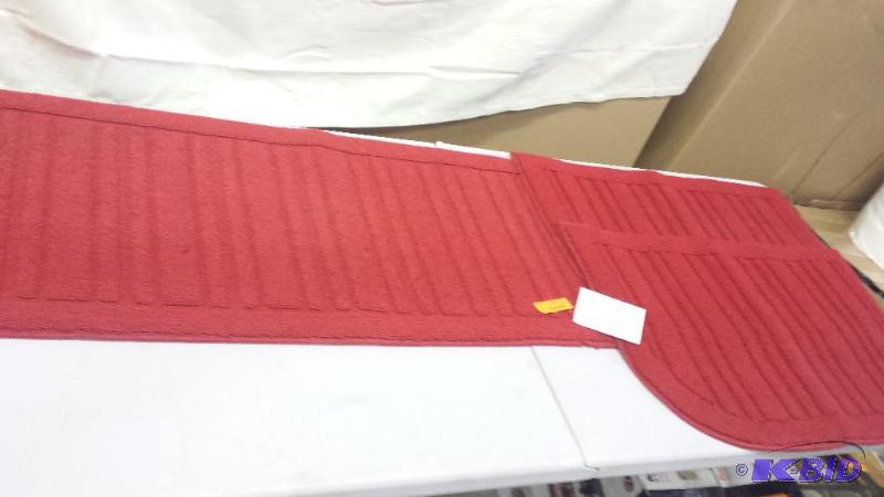 lot 50 image: Set of 3 Rugs Burgundy Color