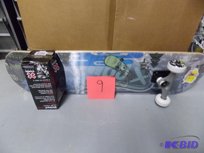 lot 9 image: Stocked Dual Vision X series Stakeboard New