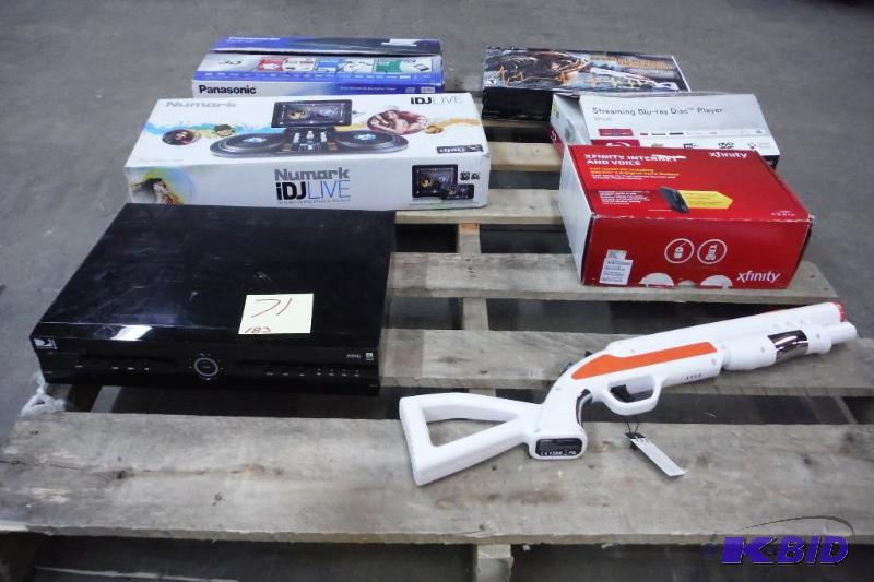 Lot of Misc.broken electronics and two working ps3 guns