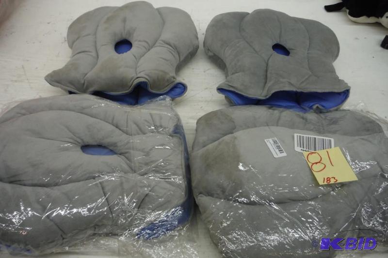 Lot of 4 ostridge pillows