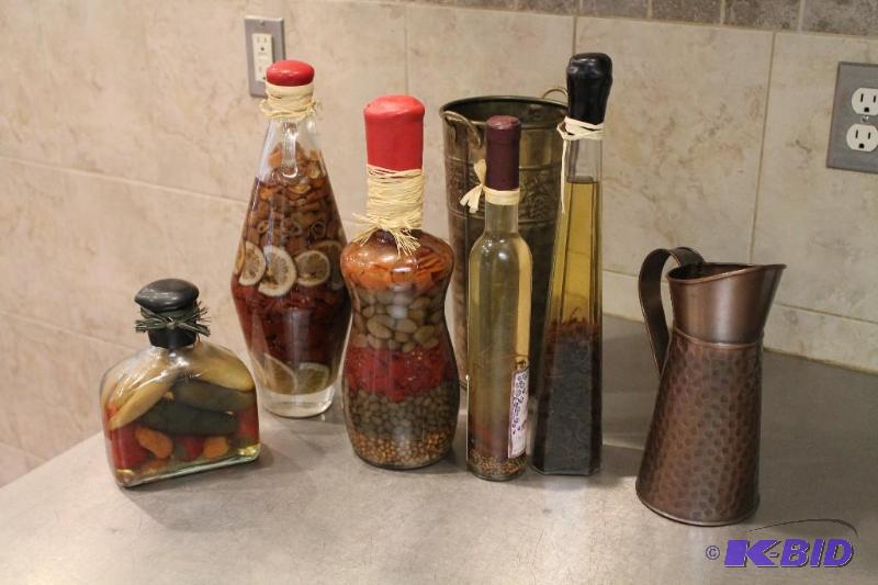 Restaurant Decoration Oil &amp Pickles&nbsp...