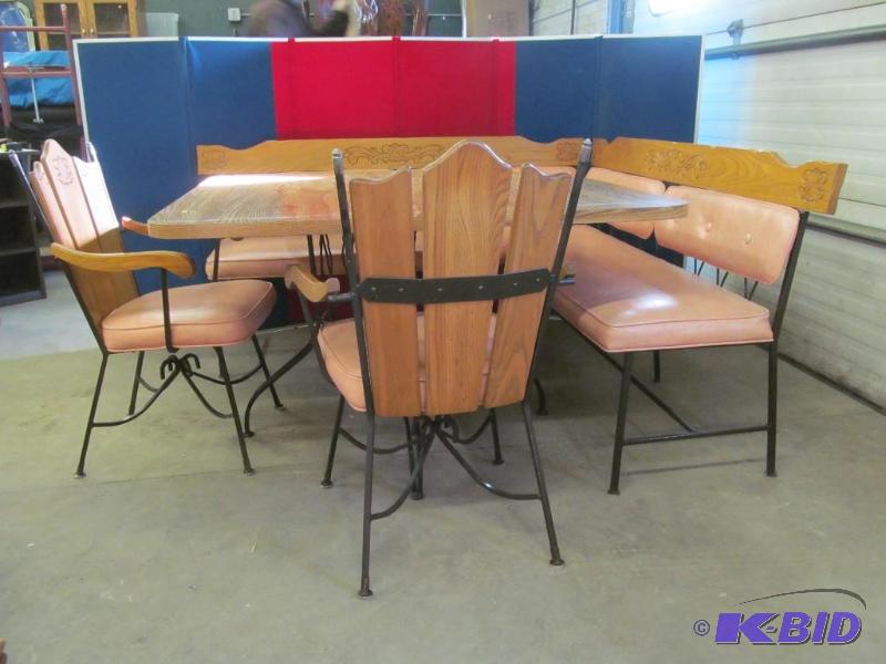 lot 139 image: Table