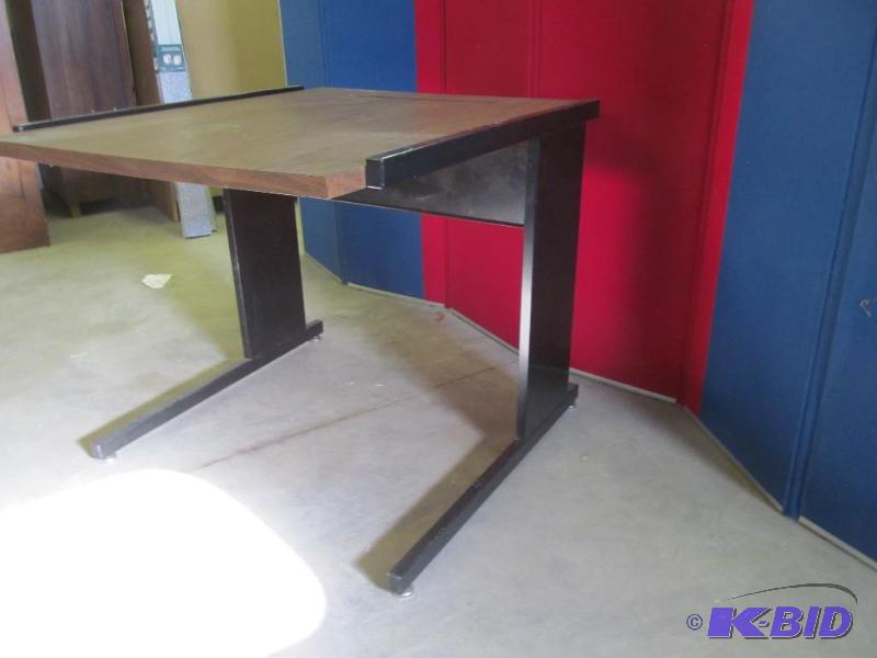 lot 160 image: Table