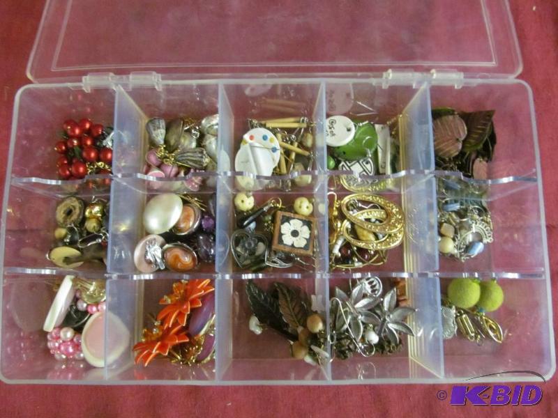 lot 29 image: Costume Jewelry