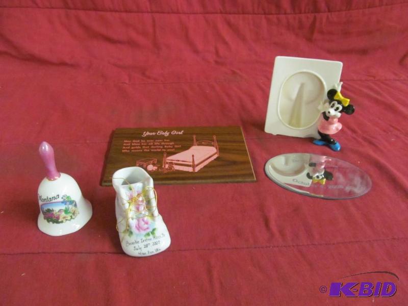 lot 31 image: Decor