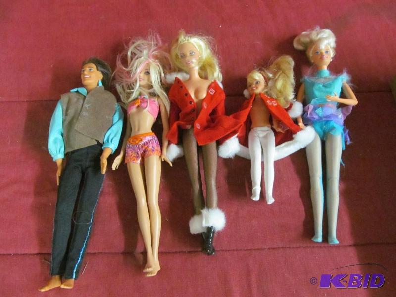 lot 43 image: Dolls