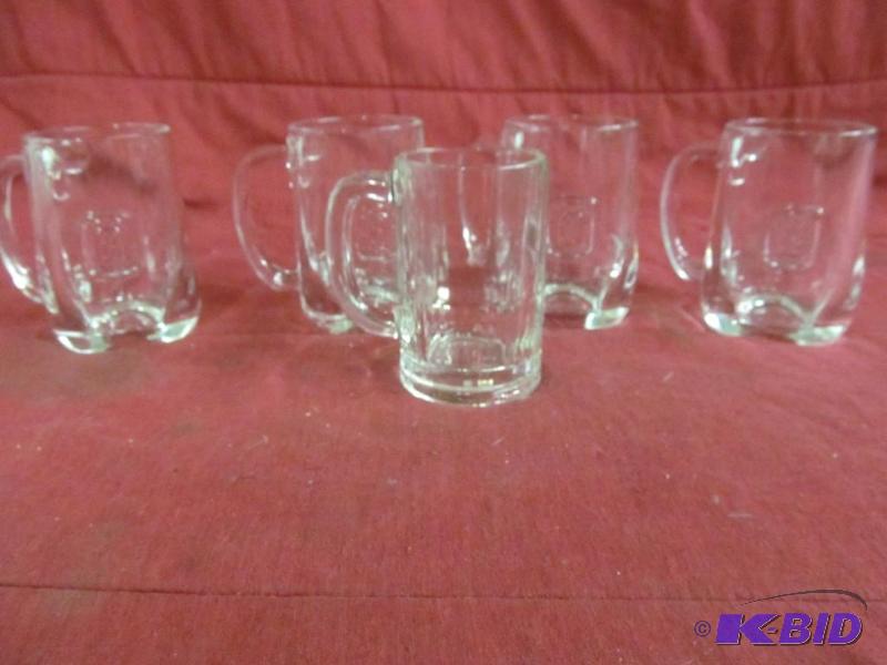 lot 52 image: Glasses