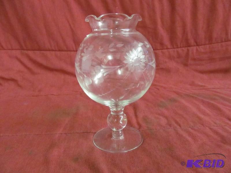 lot 81 image: Vase