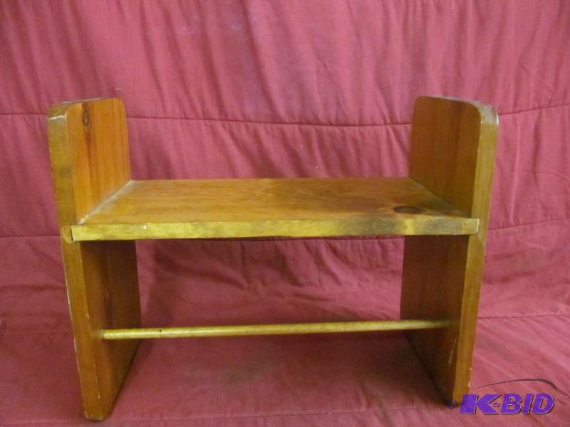 lot 86 image: Bench