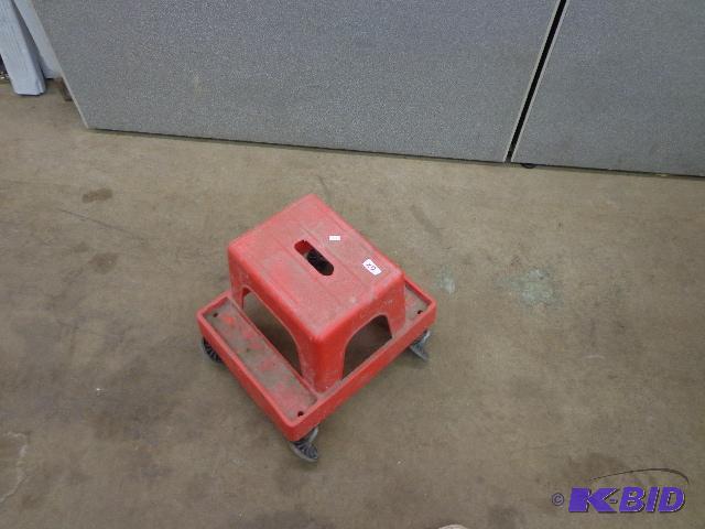 lot 100 image: Step Stool   Rolling Stool  Mechanics Seat ...