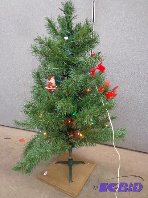 lot 129 image: Christmas Tree   4 High  Artificial Tree wL...