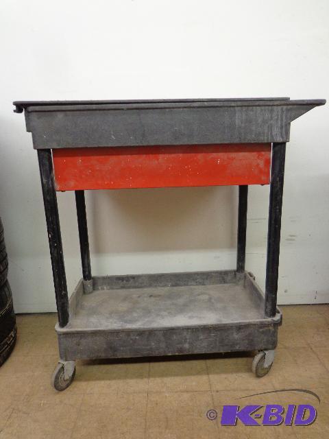 lot 22 image: Mac&nbspTool Box and Bench   Work bench on C...