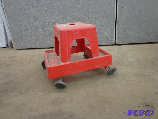 lot 62 image: Step Stool   Rolling Stool  Mechanics Seat ...