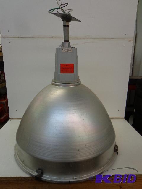 lot 66 image: Metal Halide Gymnasium Light   24" Diame...