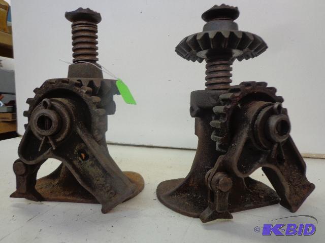 lot 67 image: House Jacks   Qty of 2  Walker II&nbspGeared...