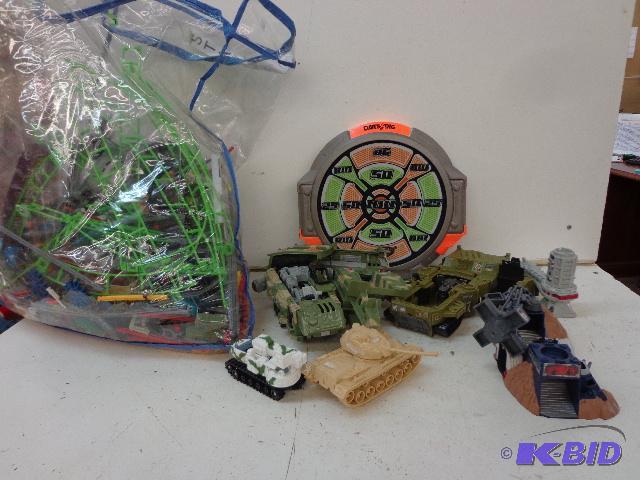 lot 76 image: Toy Train Set Plus   Plastic Train Set  Dart ...