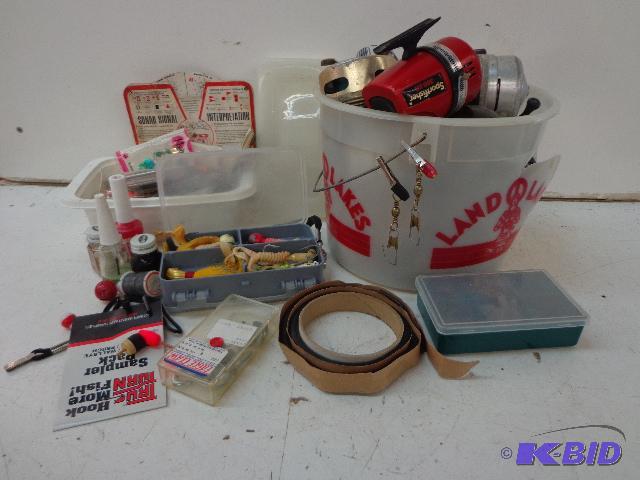lot 86 image: Fishing Reels   Old Time Push Button Reels  R...