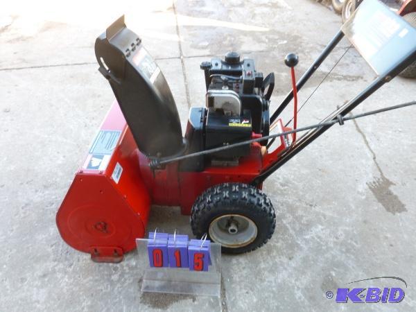 lot 15 image: Snapper 522 self propelled snow blower. Elec...