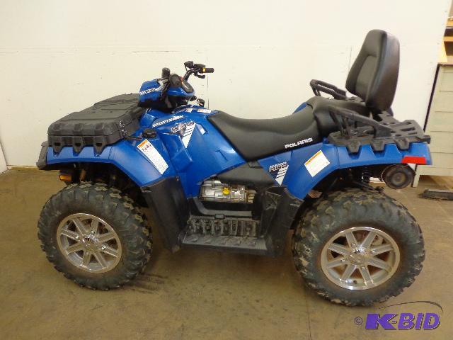 lot 4 image: 2014 Polaris Sportsman 550 Touring   Year 20...