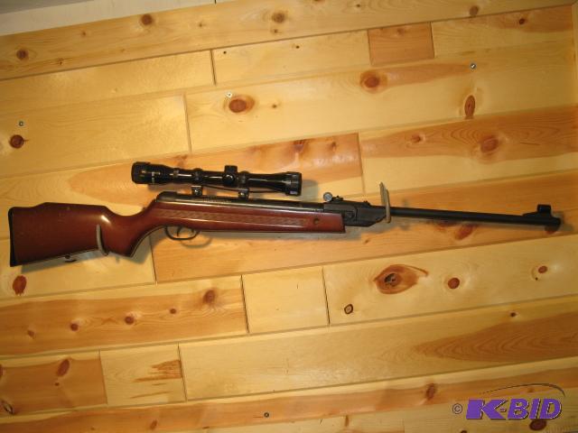 lot 19 image: Daisy Rogers air rifle Model 1170 with scope,...