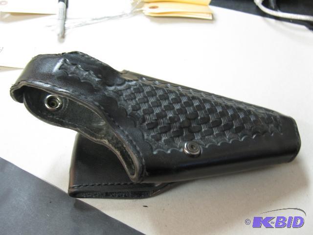 lot 34 image: Safariland holster Model 200-2995...