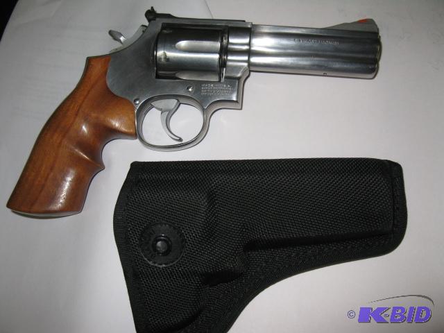 lot 4 image: Smith and Wesson 686 Stainless revolver, Cali...