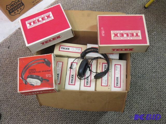 lot 42 image: Large lot of 3.5mm phone plug headsets...