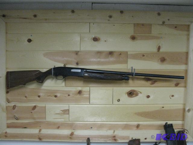 lot 52 image: Winchester 1200 pump shotgun